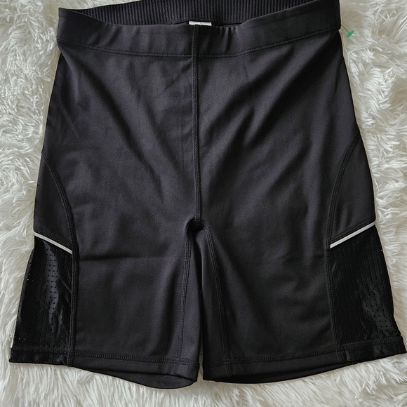 FABLETICS Black Athletic Shorts for Women - Picture 1 of 6